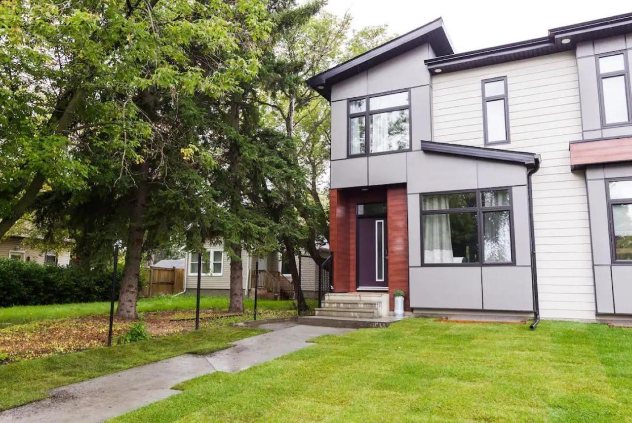 Contemporary Farmhouse Home - King Bed - Double Garage Parking - Free Wifi & Netflix - Long Stays Welcome Edmonton Dış mekan fotoğraf