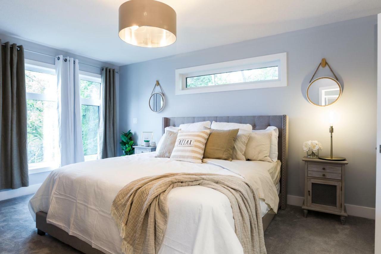 Contemporary Farmhouse Home - King Bed - Double Garage Parking - Free Wifi & Netflix - Long Stays Welcome Edmonton Dış mekan fotoğraf